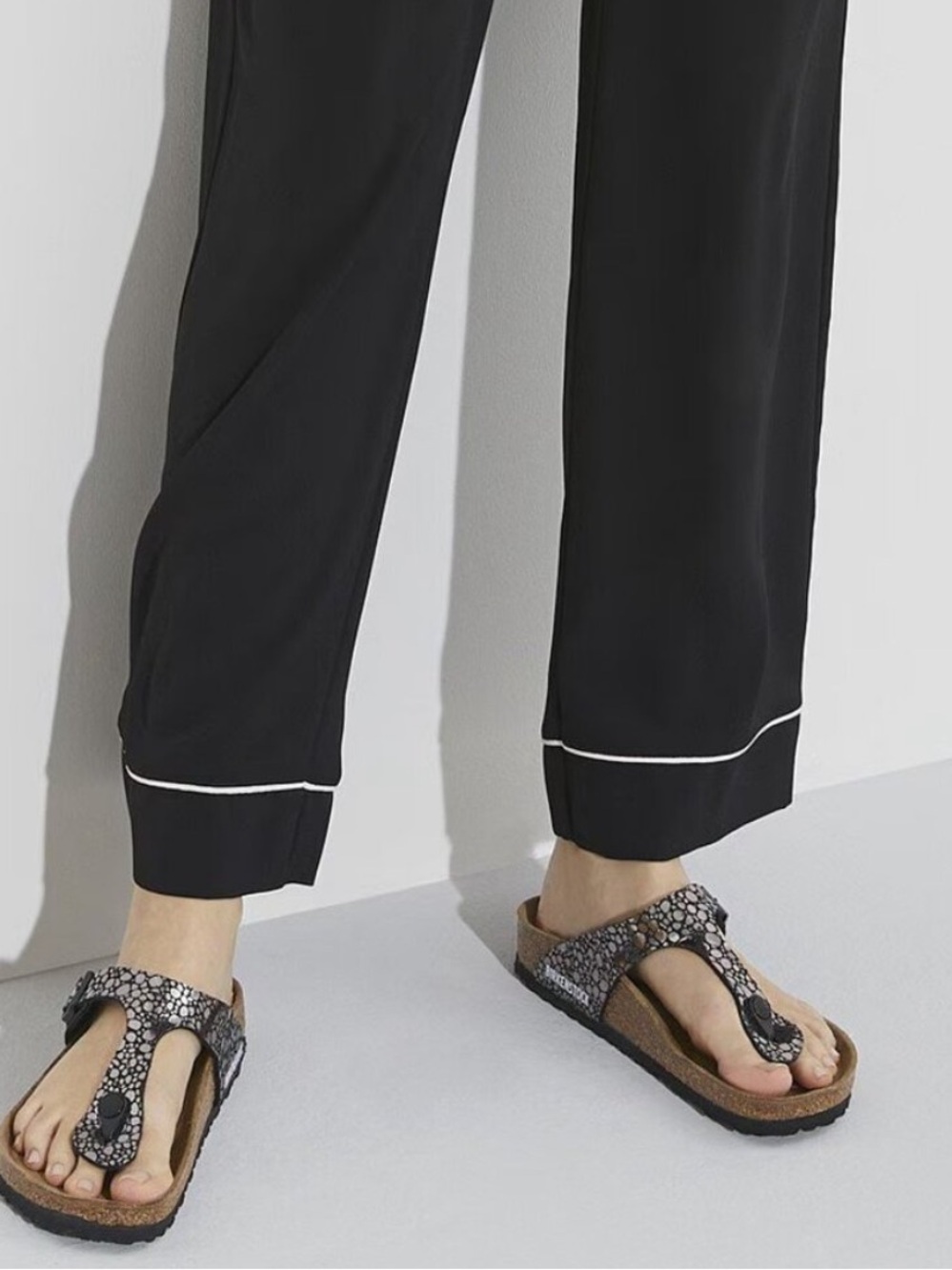 Birkenstock Gizeh Metallic Speckled Thong Sandals in Black & Silver - Picture 2 of 10